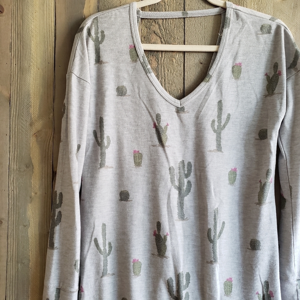 Eyeshadow  Tunic S Small Gray Cactus V-Neck - Picture 2 of 7